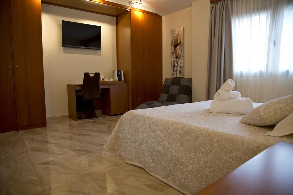 La Font Del Roc Hotel Coma-ruga Habitación foto